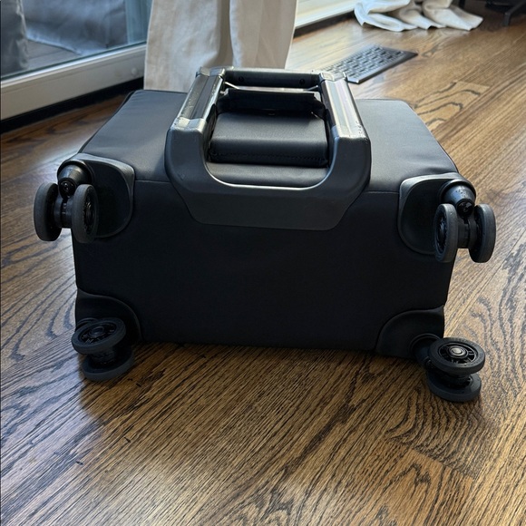 Briggs & Riley Black 4 wheel under seat carry-on - Picture 12 of 14